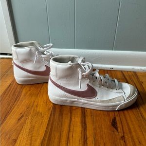 Nike Blazer Mid '77 Youth Size 6.5 Womens Size 8